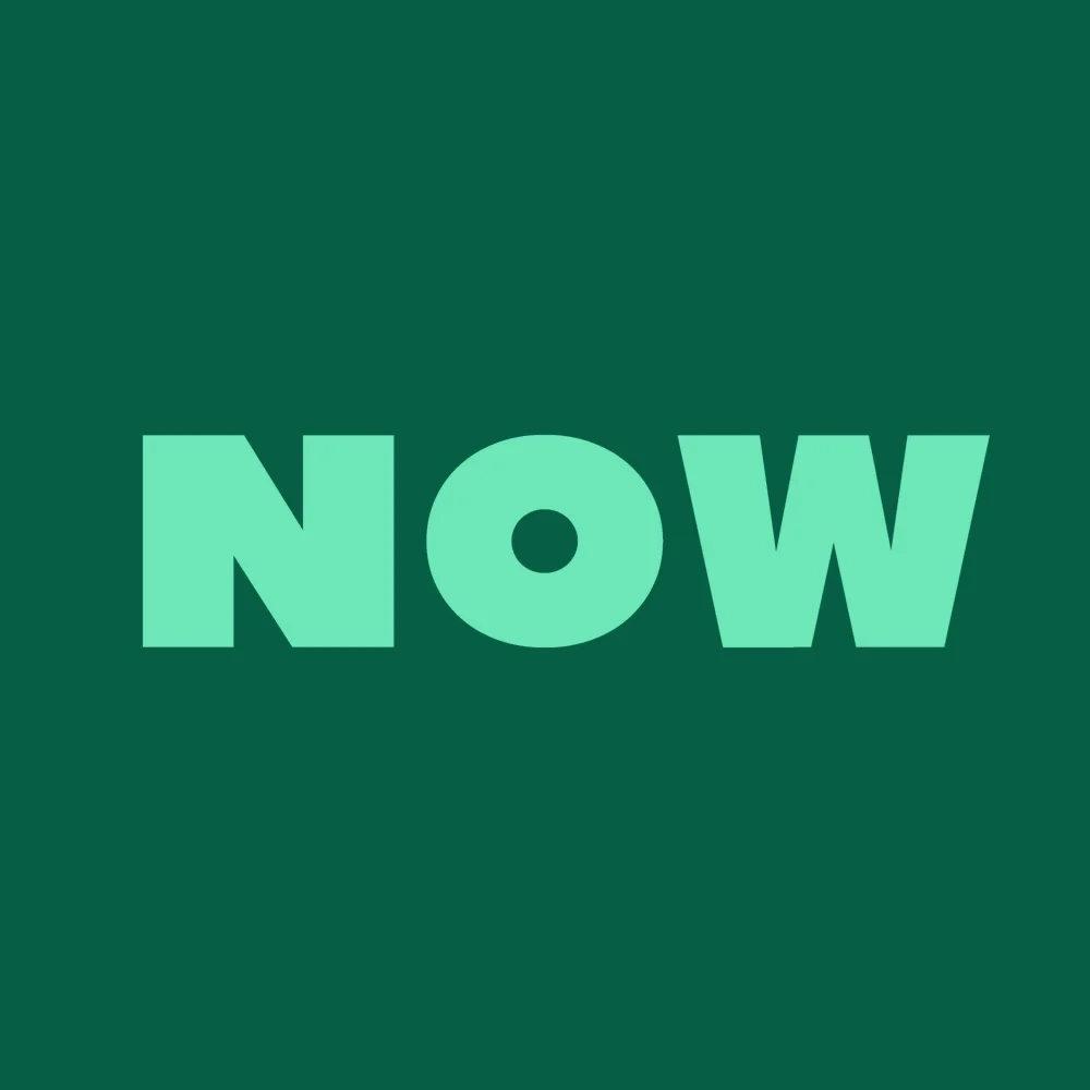 Mindfulness wall clock: "now — dark emerald & light emerald"